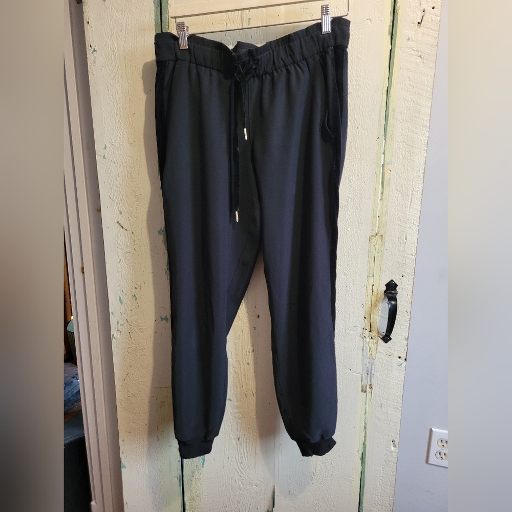 Lululemon Athletica Black Joggers Velvet Details